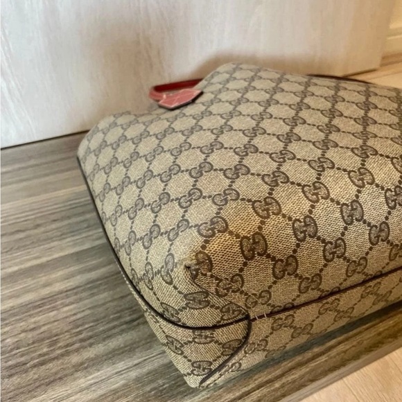 Gucci Beige and Red Signature Tote - Picture 9 of 16
